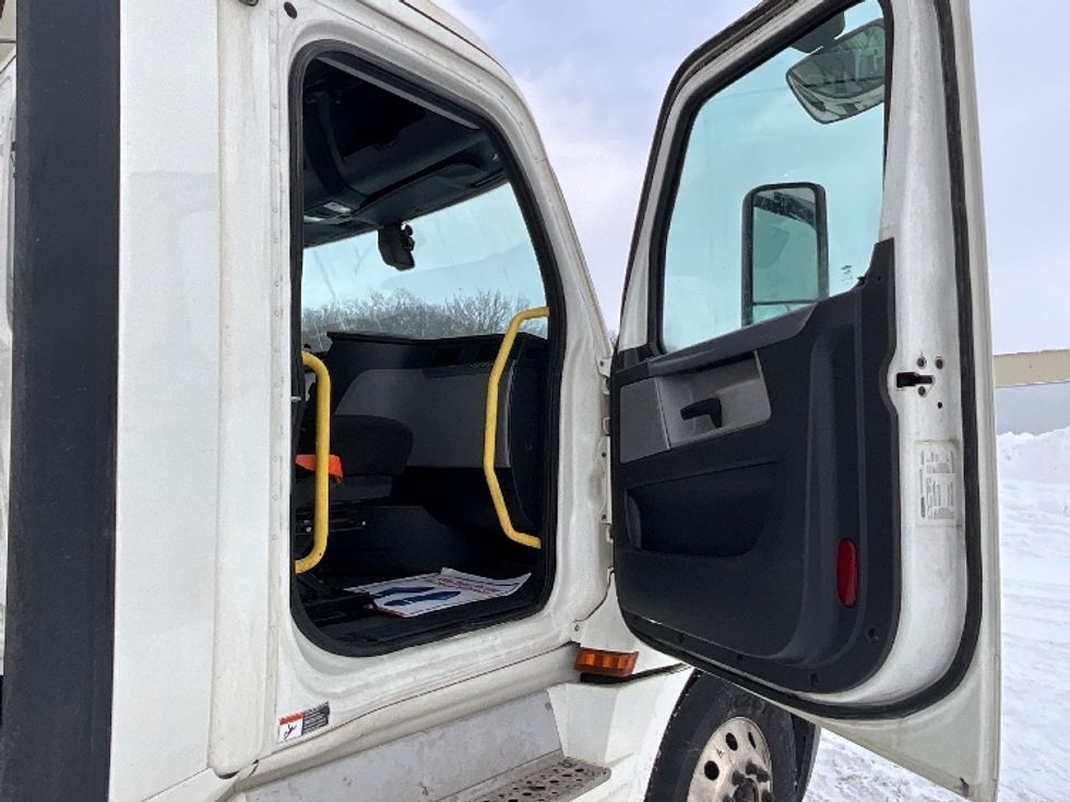 Day Cab Tractor-Heavy Duty Tractors-Freightliner-2019-T12664ST-Cambridge-ON-956,182\n\t\tkm-$ 39,500 - Image 12