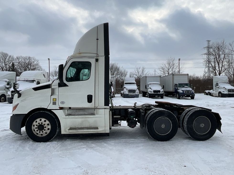 Day Cab Tractor-Heavy Duty Tractors-Freightliner-2019-T12664ST-Cambridge-ON-956,182\n\t\tkm-$ 39,500 - Image 4