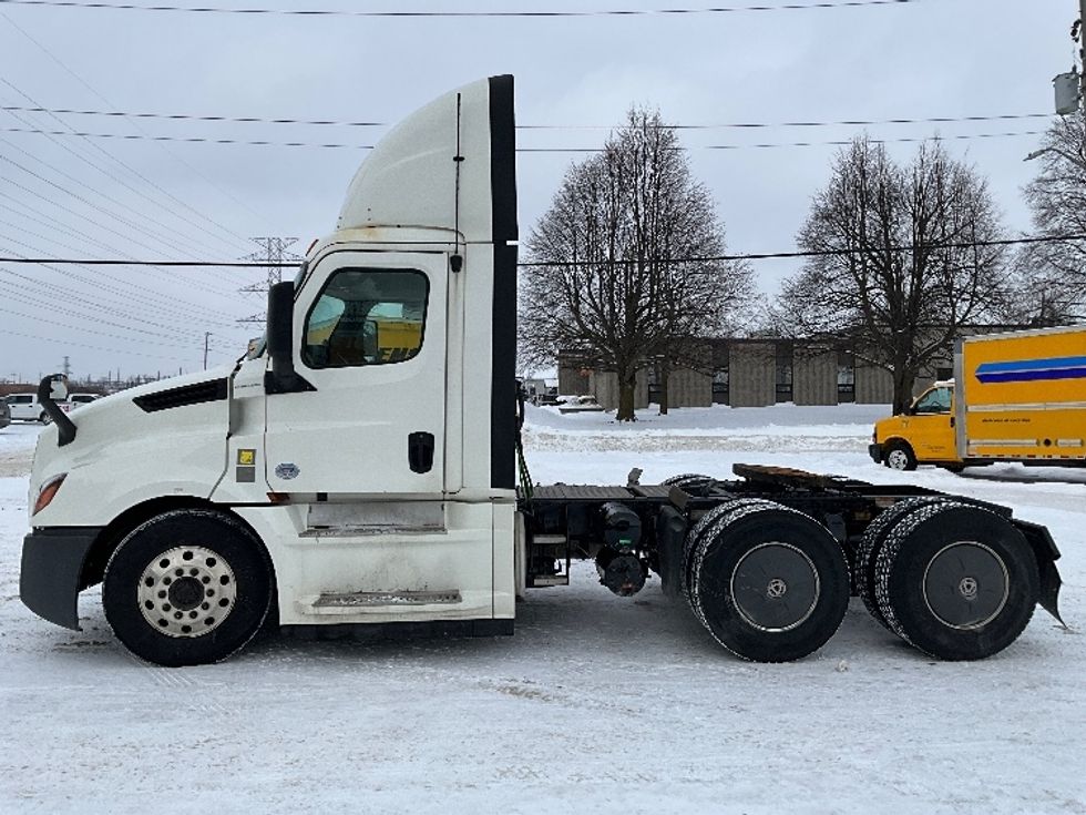 Day Cab Tractor-Heavy Duty Tractors-Freightliner-2019-T12664ST-Cambridge-ON-956,182\n\t\tkm-$ 39,500 - Image 8