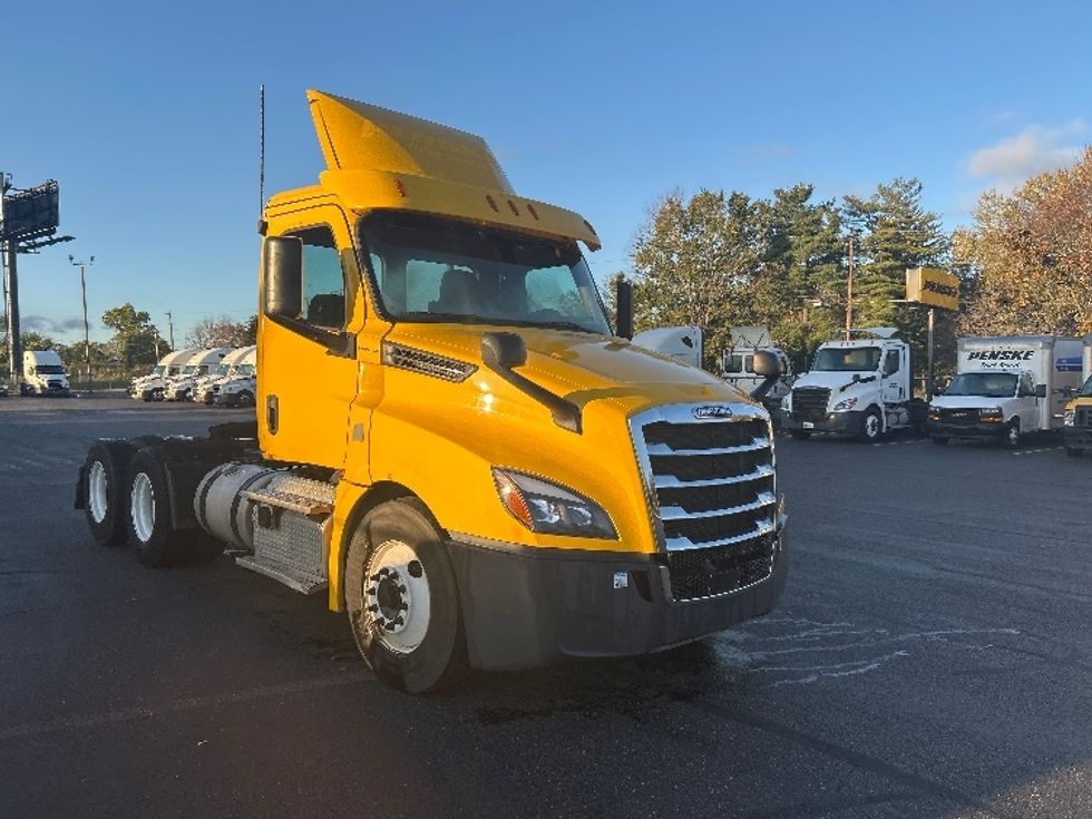 Day Cab Tractor-Heavy Duty Tractors-Freightliner-2019-T12664ST-Canton-OH-190,749\n\t\tmiles-$ 48,500 - Image 1