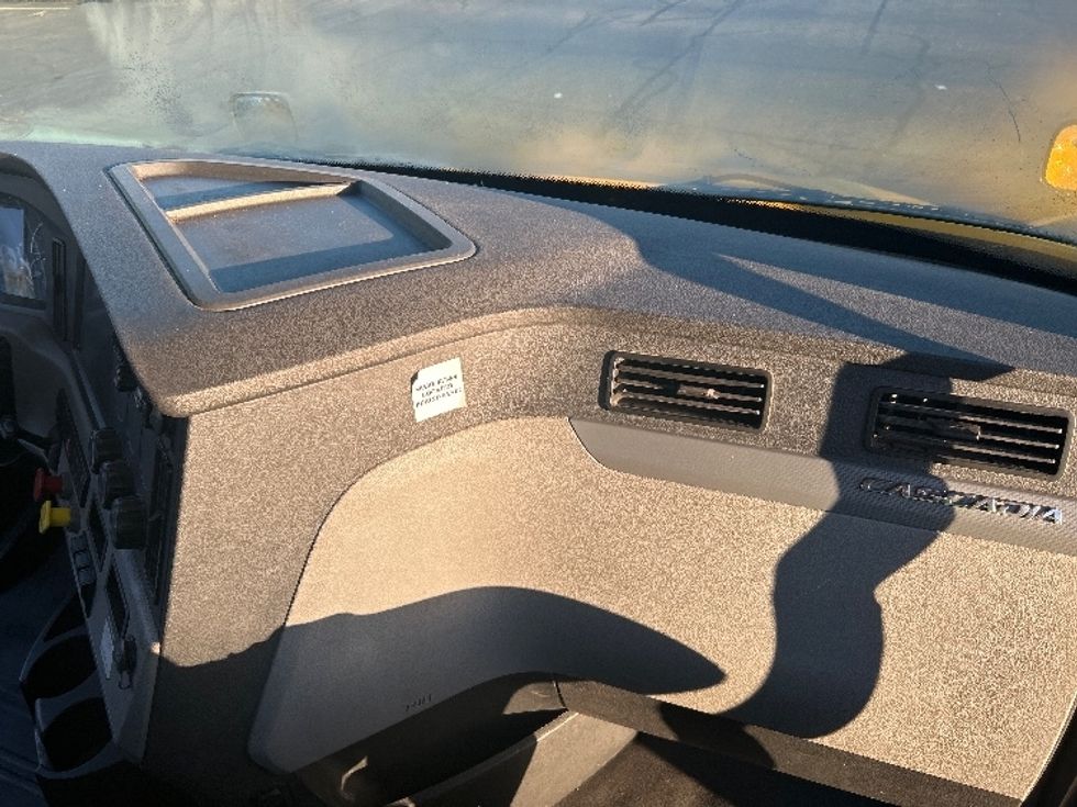 Day Cab Tractor-Heavy Duty Tractors-Freightliner-2019-T12664ST-Canton-OH-190,749\n\t\tmiles-$ 48,500 - Image 13