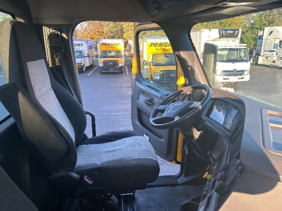 Day Cab Tractor-Heavy Duty Tractors-Freightliner-2019-T12664ST-Canton-OH-190,749\n\t\tmiles-$ 48,500 - Image 14