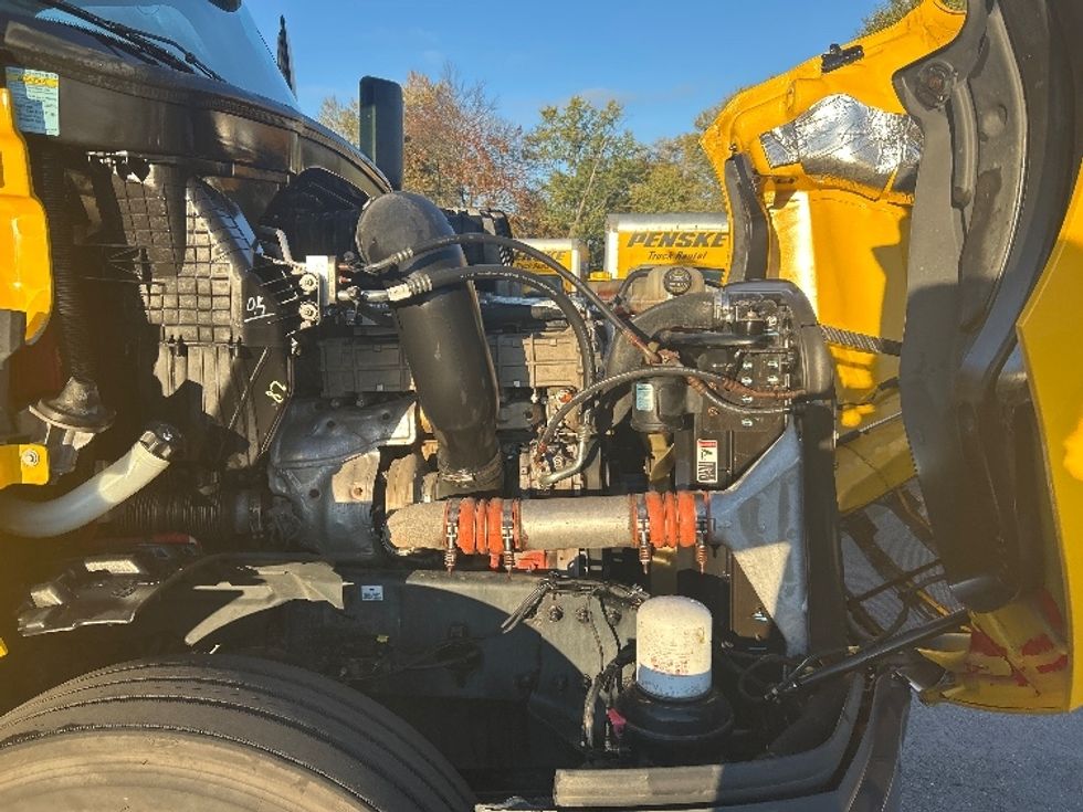 Day Cab Tractor-Heavy Duty Tractors-Freightliner-2019-T12664ST-Canton-OH-190,749\n\t\tmiles-$ 48,500 - Image 15