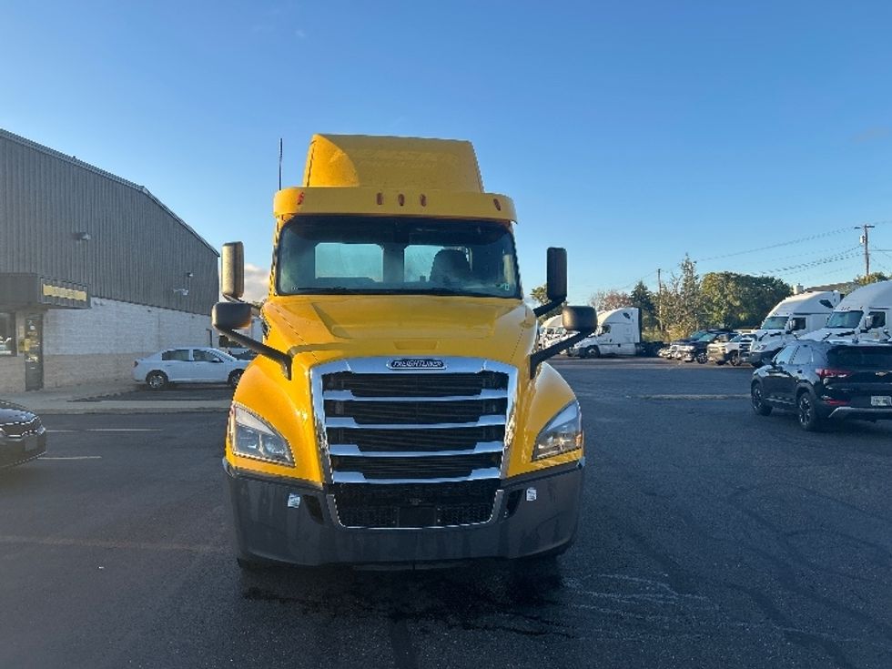 Day Cab Tractor-Heavy Duty Tractors-Freightliner-2019-T12664ST-Canton-OH-190,749\n\t\tmiles-$ 48,500 - Image 2