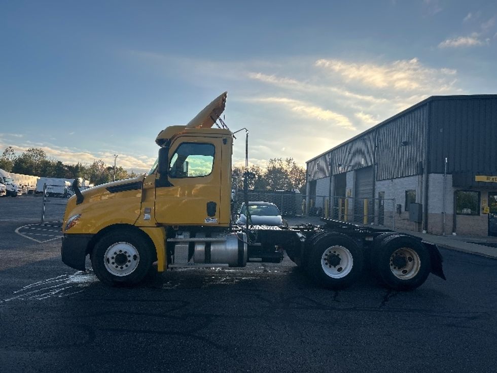 Day Cab Tractor-Heavy Duty Tractors-Freightliner-2019-T12664ST-Canton-OH-190,749\n\t\tmiles-$ 48,500 - Image 4