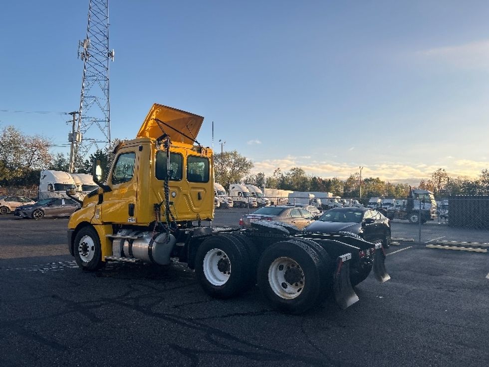 Day Cab Tractor-Heavy Duty Tractors-Freightliner-2019-T12664ST-Canton-OH-190,749\n\t\tmiles-$ 48,500 - Image 5