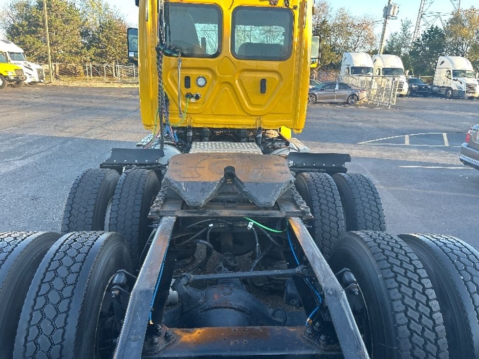Day Cab Tractor-Heavy Duty Tractors-Freightliner-2019-T12664ST-Canton-OH-190,749\n\t\tmiles-$ 48,500 - Image 6