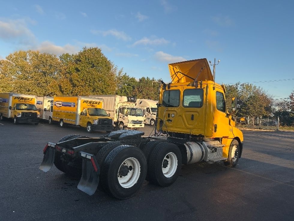 Day Cab Tractor-Heavy Duty Tractors-Freightliner-2019-T12664ST-Canton-OH-190,749\n\t\tmiles-$ 48,500 - Image 7