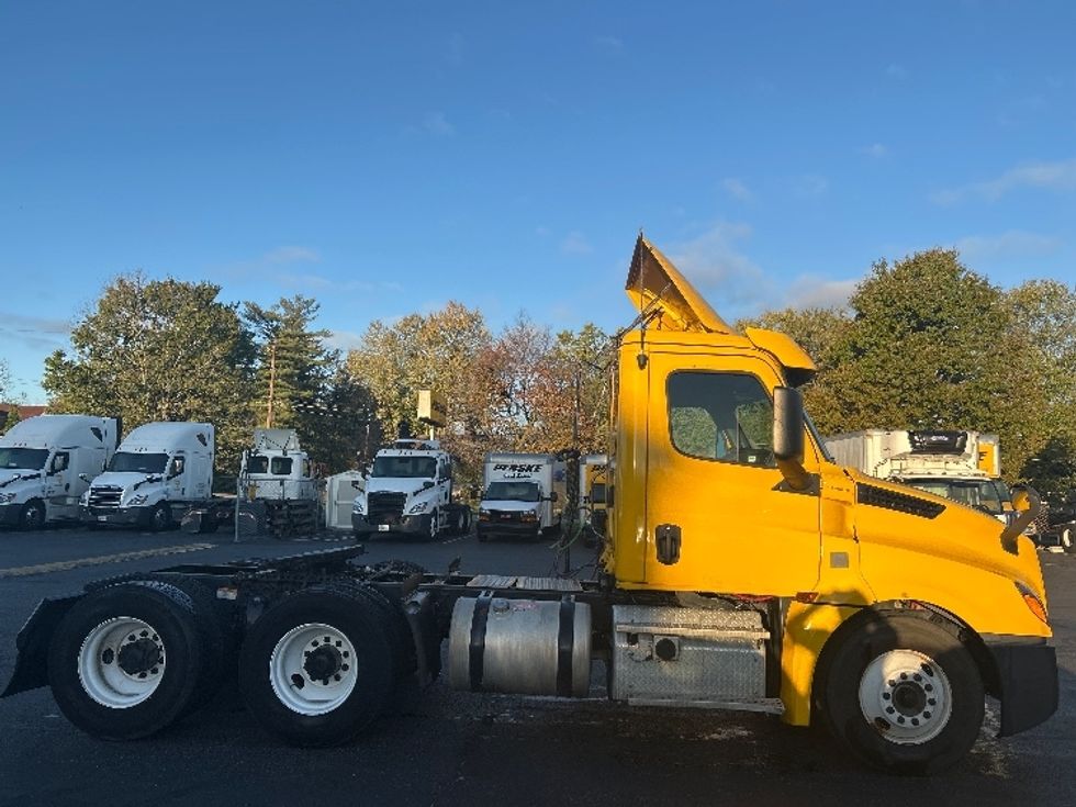 Day Cab Tractor-Heavy Duty Tractors-Freightliner-2019-T12664ST-Canton-OH-190,749\n\t\tmiles-$ 48,500 - Image 8