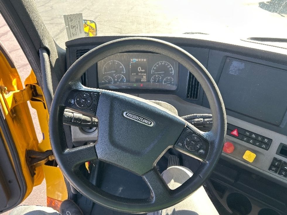 Day Cab Tractor-Heavy Duty Tractors-Freightliner-2019-T12664ST-Canton-OH-205,128\n\t\tmiles-$ 47,750 - Image 11