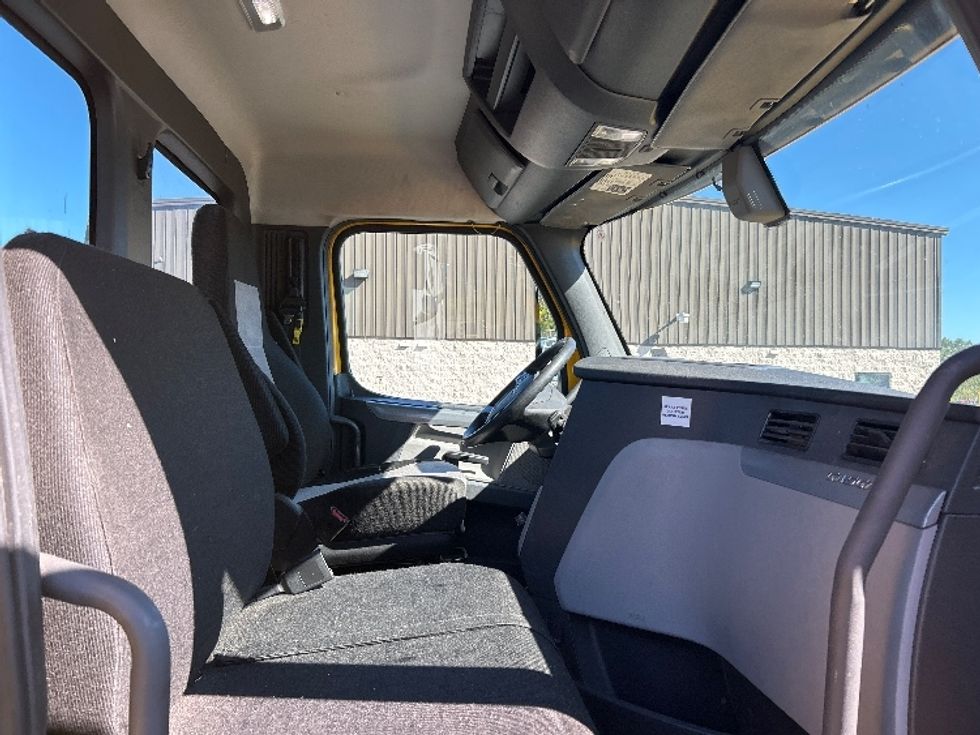 Day Cab Tractor-Heavy Duty Tractors-Freightliner-2019-T12664ST-Canton-OH-205,128\n\t\tmiles-$ 47,750 - Image 14