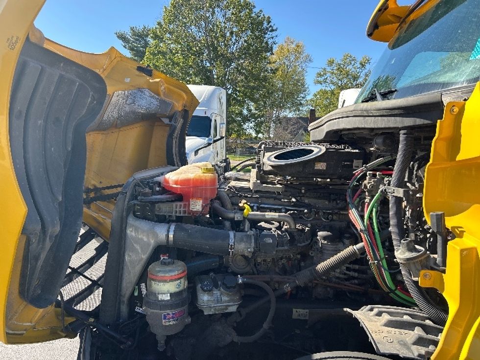 Day Cab Tractor-Heavy Duty Tractors-Freightliner-2019-T12664ST-Canton-OH-205,128\n\t\tmiles-$ 47,750 - Image 16