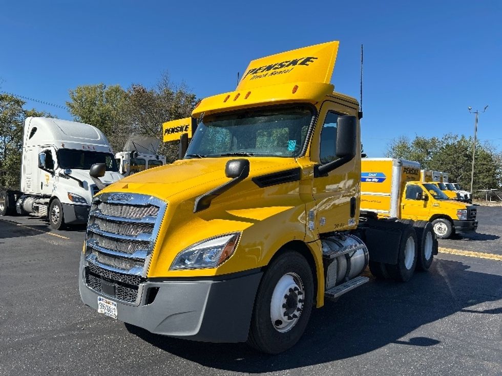 Day Cab Tractor-Heavy Duty Tractors-Freightliner-2019-T12664ST-Canton-OH-205,128\n\t\tmiles-$ 47,750 - Image 3