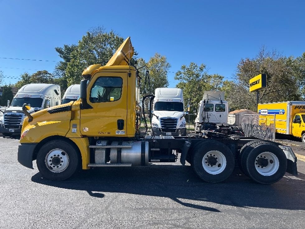 Day Cab Tractor-Heavy Duty Tractors-Freightliner-2019-T12664ST-Canton-OH-205,128\n\t\tmiles-$ 47,750 - Image 4