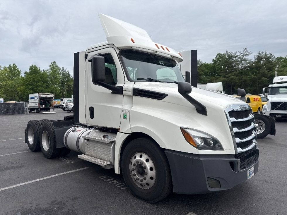 Day Cab Tractor-Heavy Duty Tractors-Freightliner-2019-T12664ST-Capitol Heights-MD-339,761\n\t\tmiles-$ 46,250 - Image 1