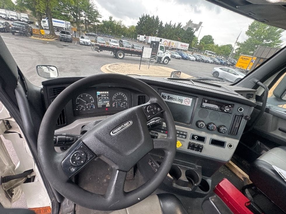 Day Cab Tractor-Heavy Duty Tractors-Freightliner-2019-T12664ST-Capitol Heights-MD-339,761\n\t\tmiles-$ 46,250 - Image 10