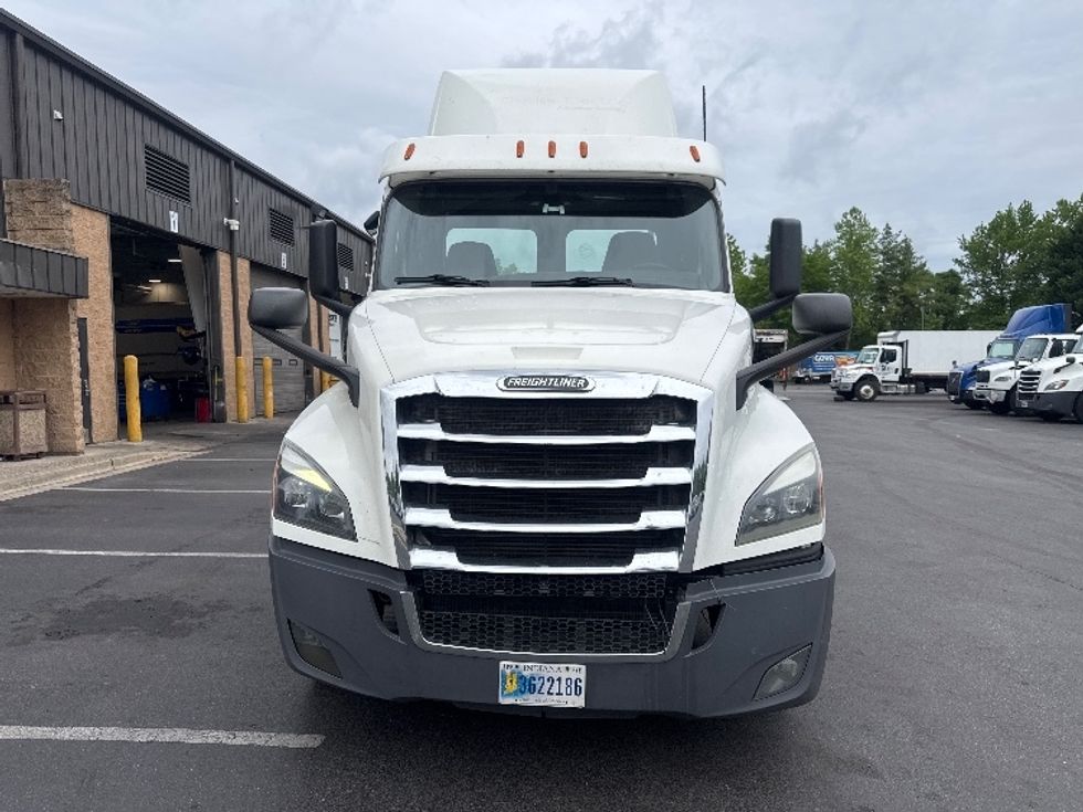 Day Cab Tractor-Heavy Duty Tractors-Freightliner-2019-T12664ST-Capitol Heights-MD-339,761\n\t\tmiles-$ 46,250 - Image 2
