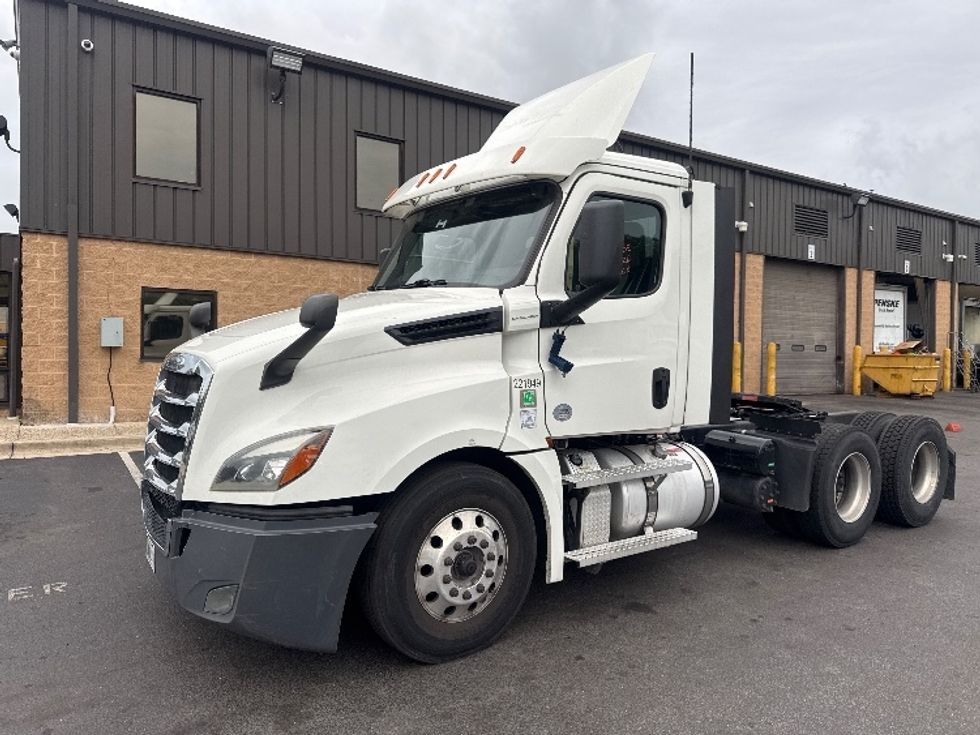 Day Cab Tractor-Heavy Duty Tractors-Freightliner-2019-T12664ST-Capitol Heights-MD-339,761\n\t\tmiles-$ 46,250 - Image 3