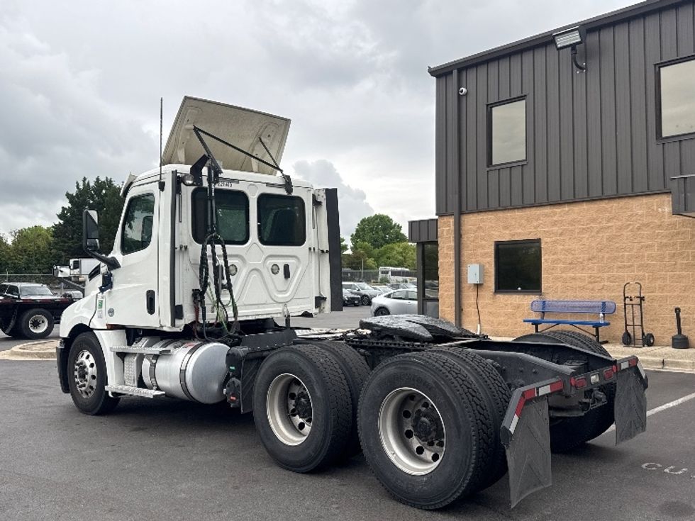 Day Cab Tractor-Heavy Duty Tractors-Freightliner-2019-T12664ST-Capitol Heights-MD-339,761\n\t\tmiles-$ 46,250 - Image 5