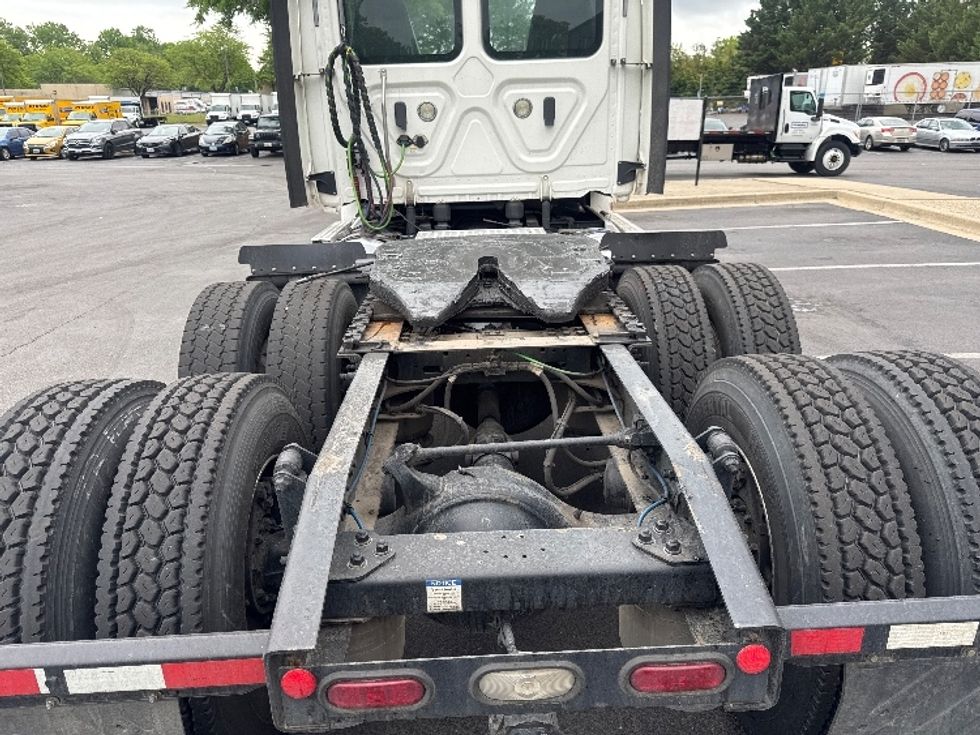 Day Cab Tractor-Heavy Duty Tractors-Freightliner-2019-T12664ST-Capitol Heights-MD-339,761\n\t\tmiles-$ 46,250 - Image 6