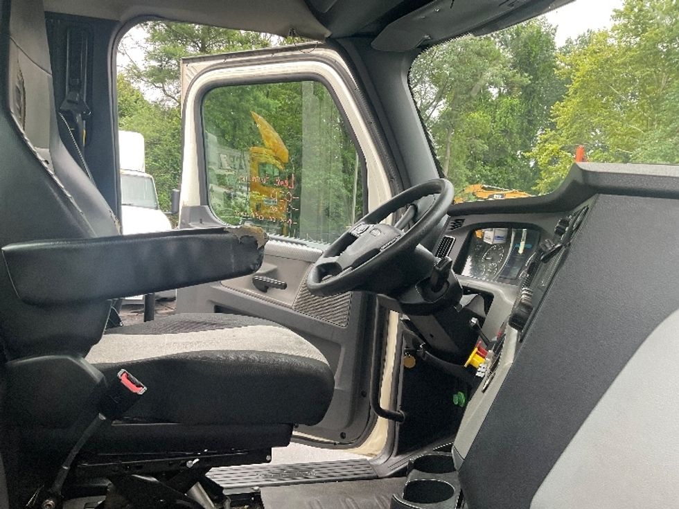 Day Cab Tractor-Heavy Duty Tractors-Freightliner-2019-T12664ST-Capitol Heights-MD-385,271\n\t\tmiles-$ 45,500 - Image 14