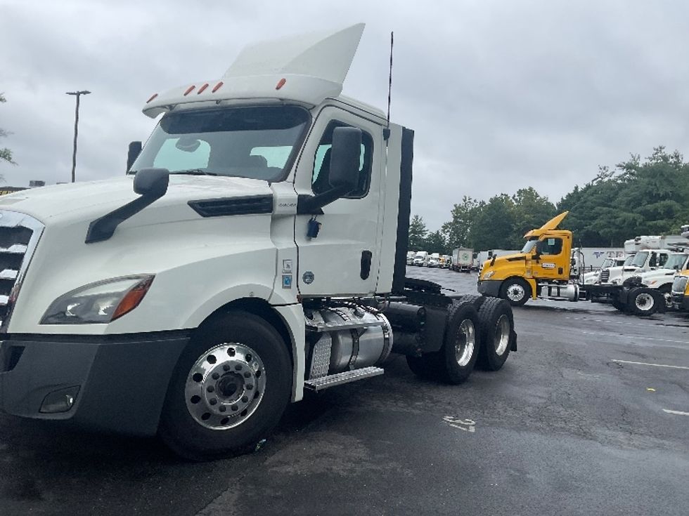 Day Cab Tractor-Heavy Duty Tractors-Freightliner-2019-T12664ST-Capitol Heights-MD-385,271\n\t\tmiles-$ 45,500 - Image 3