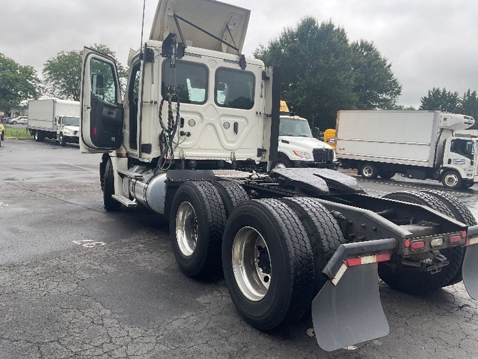 Day Cab Tractor-Heavy Duty Tractors-Freightliner-2019-T12664ST-Capitol Heights-MD-385,271\n\t\tmiles-$ 45,500 - Image 5