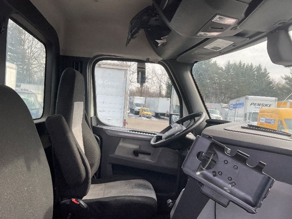 Day Cab Tractor-Heavy Duty Tractors-Freightliner-2019-T12664ST-Capitol Heights-MD-389,876\n\t\tmiles-$ 49,750 - Image 14