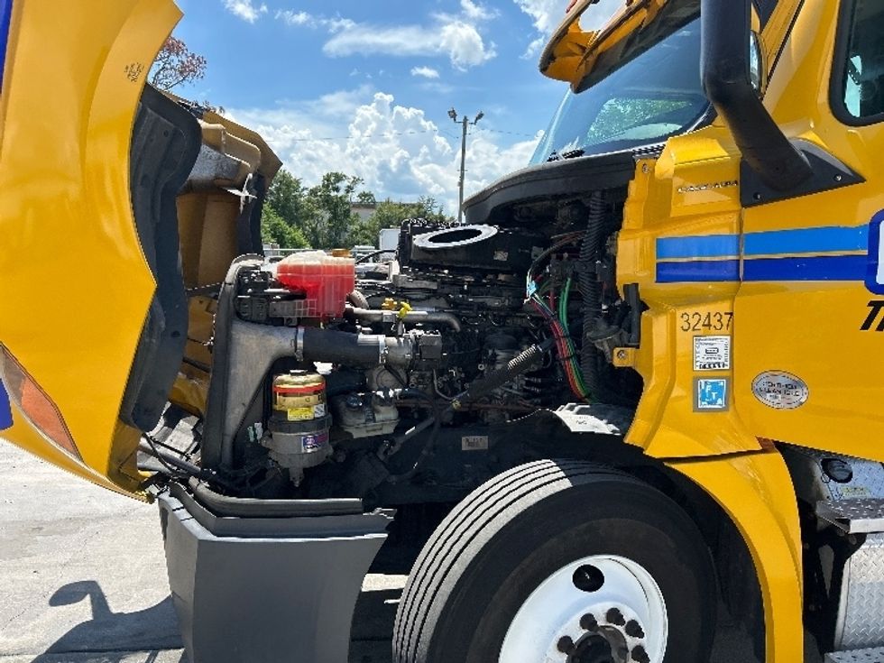 Day Cab Tractor-Heavy Duty Tractors-Freightliner-2019-T12664ST-Capitol Heights-MD-398,193\n\t\tmiles-$ 39,000 - Image 16