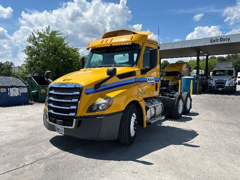 Day Cab Tractor-Heavy Duty Tractors-Freightliner-2019-T12664ST-Capitol Heights-MD-398,193\n\t\tmiles-$ 39,000 - Image 3