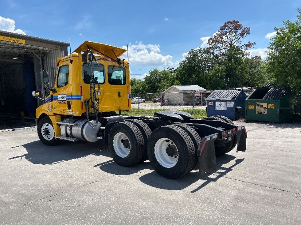 Day Cab Tractor-Heavy Duty Tractors-Freightliner-2019-T12664ST-Capitol Heights-MD-398,193\n\t\tmiles-$ 39,000 - Image 5