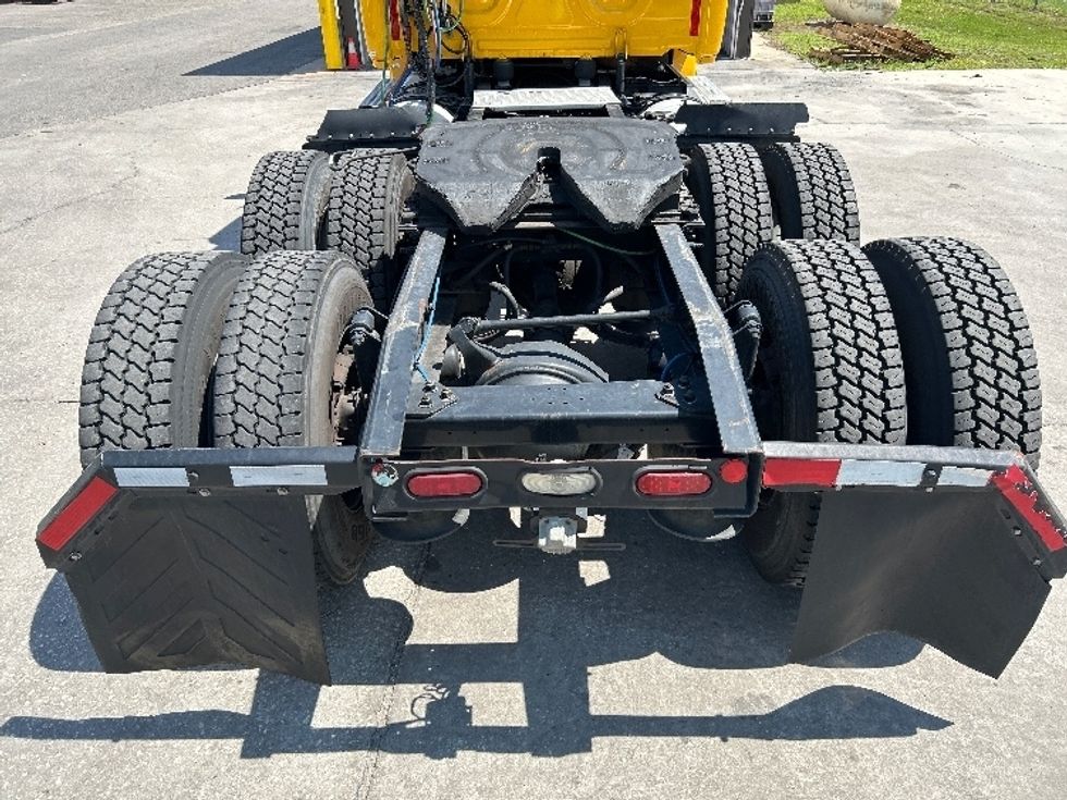 Day Cab Tractor-Heavy Duty Tractors-Freightliner-2019-T12664ST-Capitol Heights-MD-398,193\n\t\tmiles-$ 39,000 - Image 6