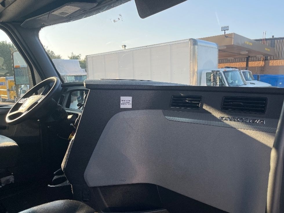 Day Cab Tractor-Heavy Duty Tractors-Freightliner-2019-T12664ST-Capitol Heights-MD-400,801\n\t\tmiles-$ 36,250 - Image 13