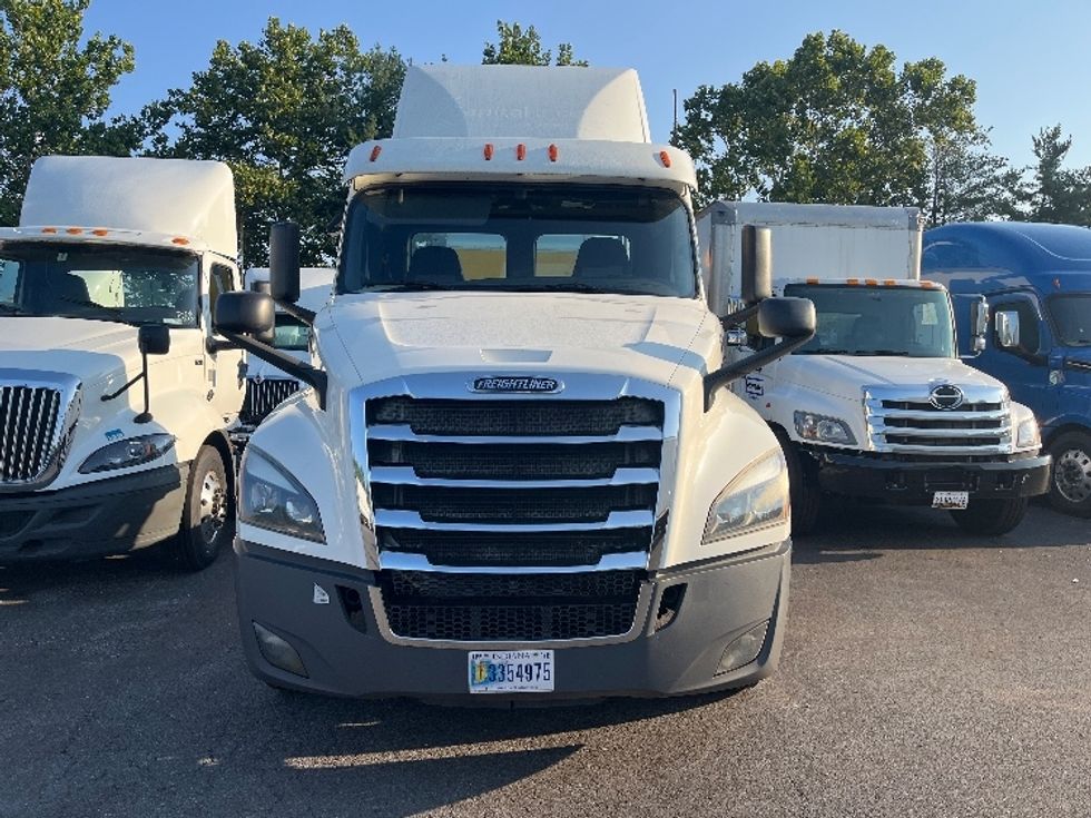 Day Cab Tractor-Heavy Duty Tractors-Freightliner-2019-T12664ST-Capitol Heights-MD-400,801\n\t\tmiles-$ 36,250 - Image 2