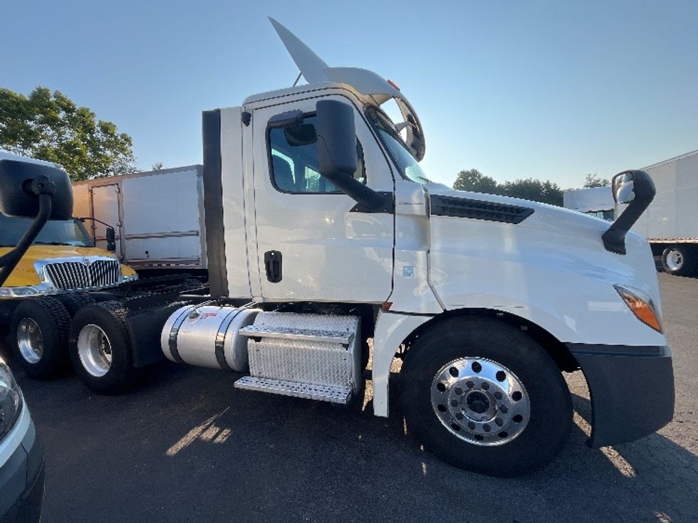 Day Cab Tractor-Heavy Duty Tractors-Freightliner-2019-T12664ST-Capitol Heights-MD-400,801\n\t\tmiles-$ 36,250 - Image 4