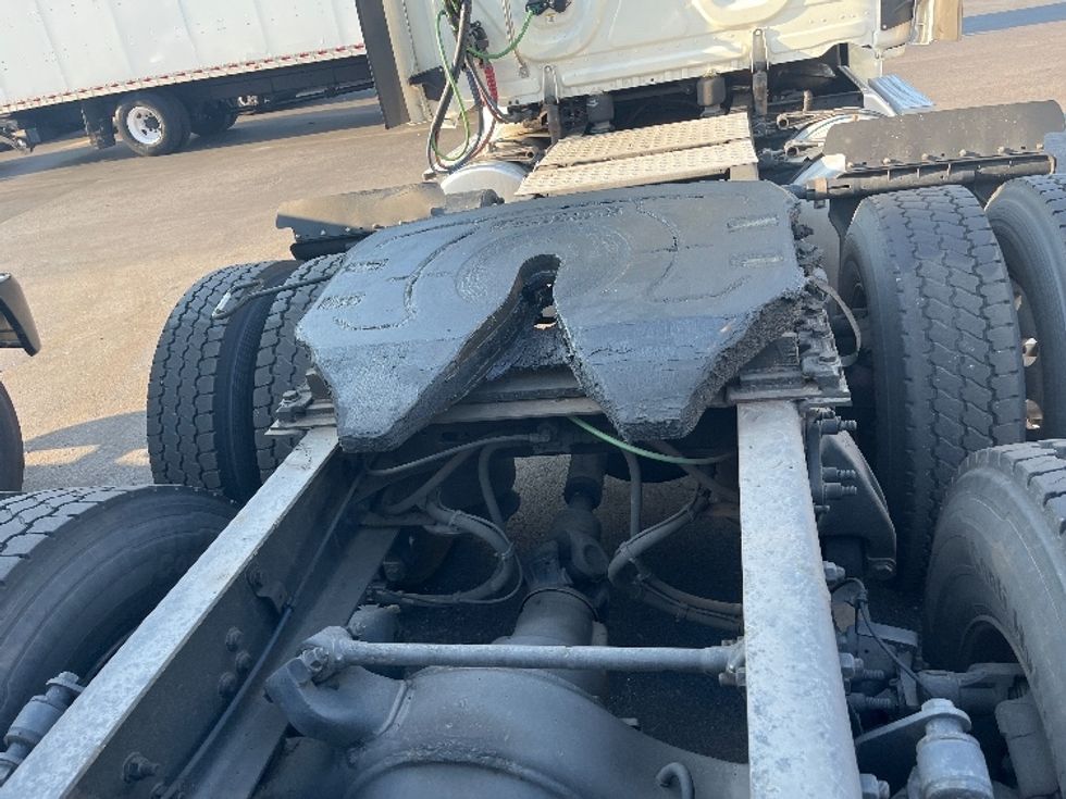 Day Cab Tractor-Heavy Duty Tractors-Freightliner-2019-T12664ST-Capitol Heights-MD-400,801\n\t\tmiles-$ 36,250 - Image 6