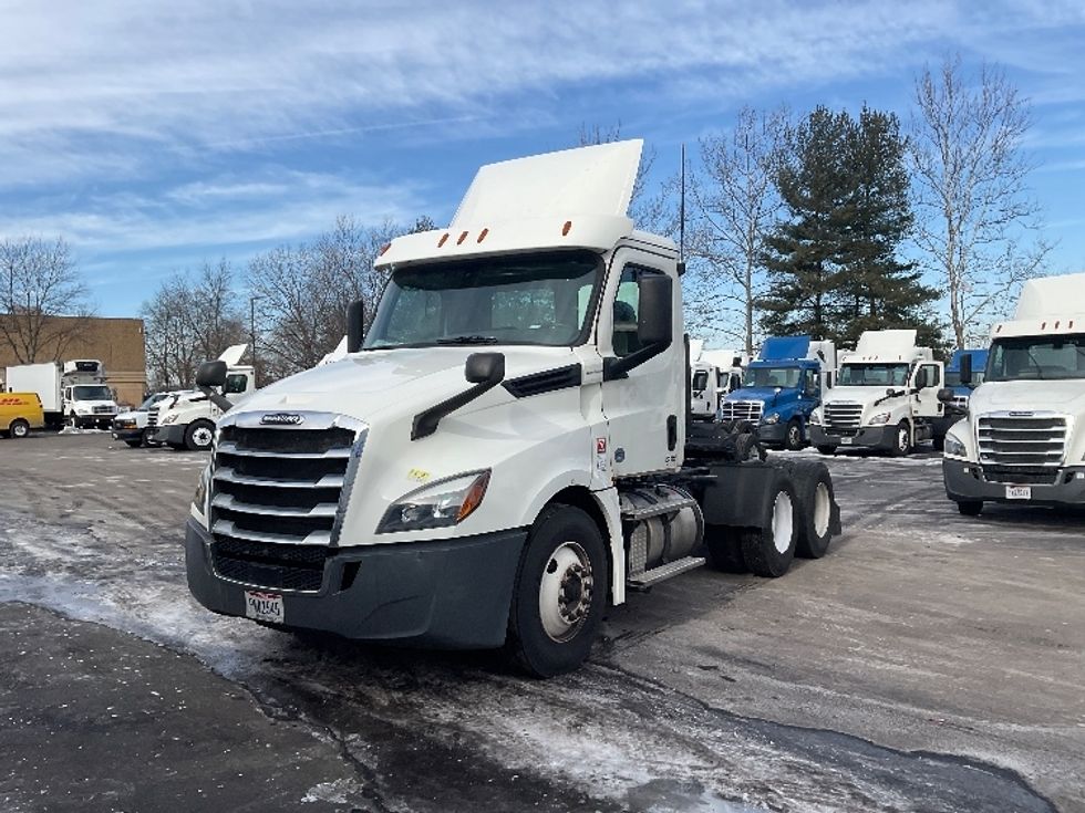 Day Cab Tractor-Heavy Duty Tractors-Freightliner-2019-T12664ST-Capitol Heights-MD-402,772\n\t\tmiles-$ 39,750 - Image 1