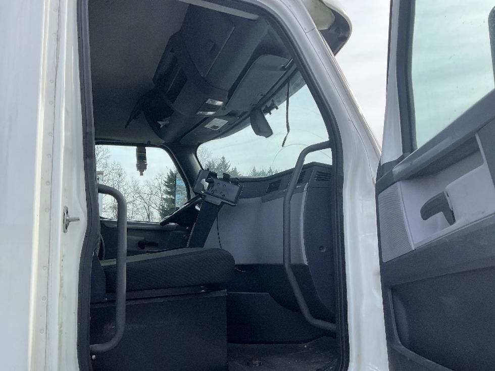 Day Cab Tractor-Heavy Duty Tractors-Freightliner-2019-T12664ST-Capitol Heights-MD-402,772\n\t\tmiles-$ 39,750 - Image 12
