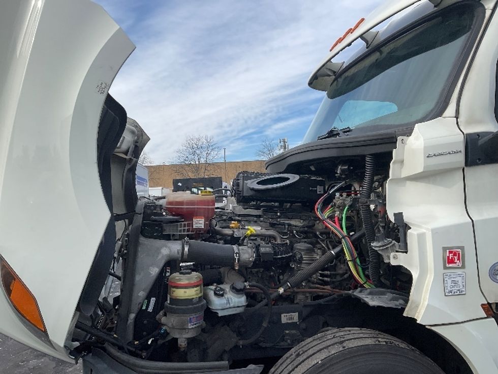 Day Cab Tractor-Heavy Duty Tractors-Freightliner-2019-T12664ST-Capitol Heights-MD-402,772\n\t\tmiles-$ 39,750 - Image 16