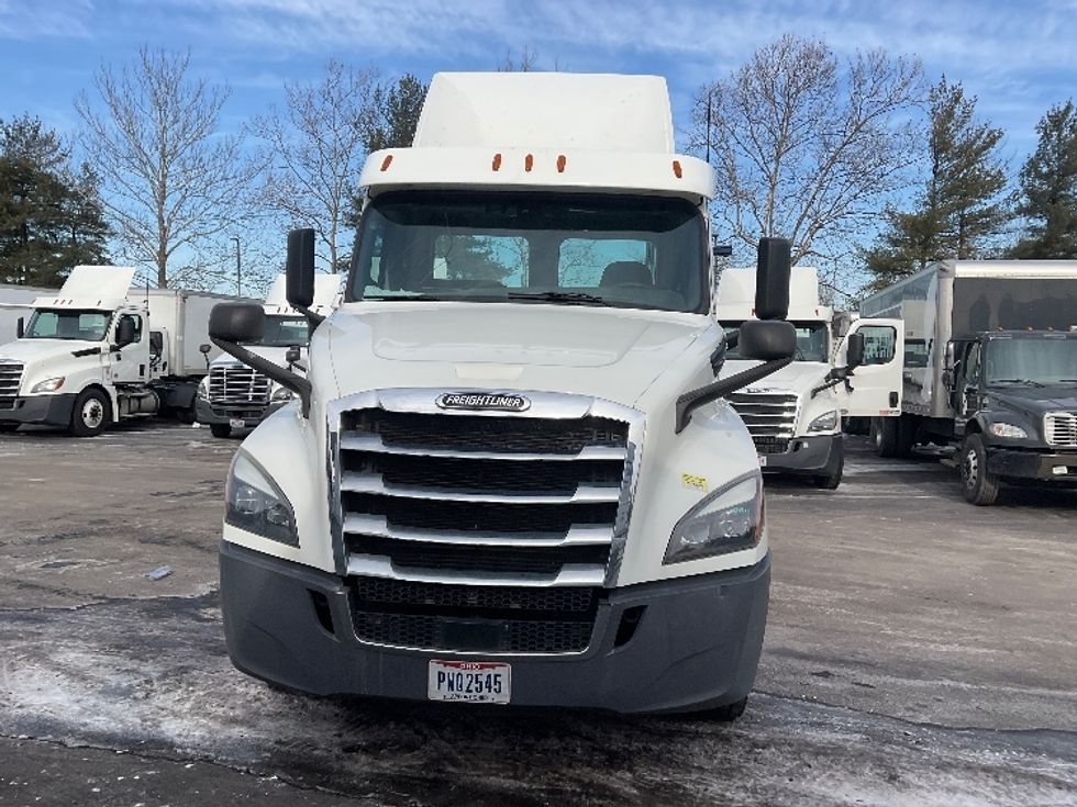Day Cab Tractor-Heavy Duty Tractors-Freightliner-2019-T12664ST-Capitol Heights-MD-402,772\n\t\tmiles-$ 39,750 - Image 2