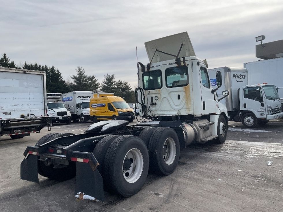 Day Cab Tractor-Heavy Duty Tractors-Freightliner-2019-T12664ST-Capitol Heights-MD-402,772\n\t\tmiles-$ 39,750 - Image 5