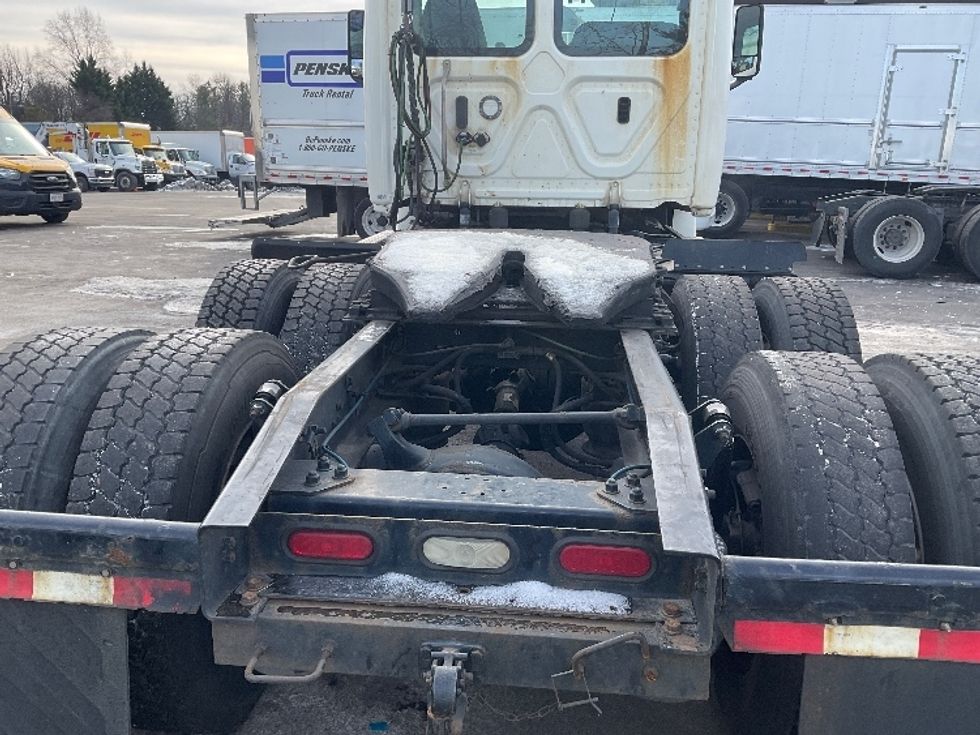 Day Cab Tractor-Heavy Duty Tractors-Freightliner-2019-T12664ST-Capitol Heights-MD-402,772\n\t\tmiles-$ 39,750 - Image 6