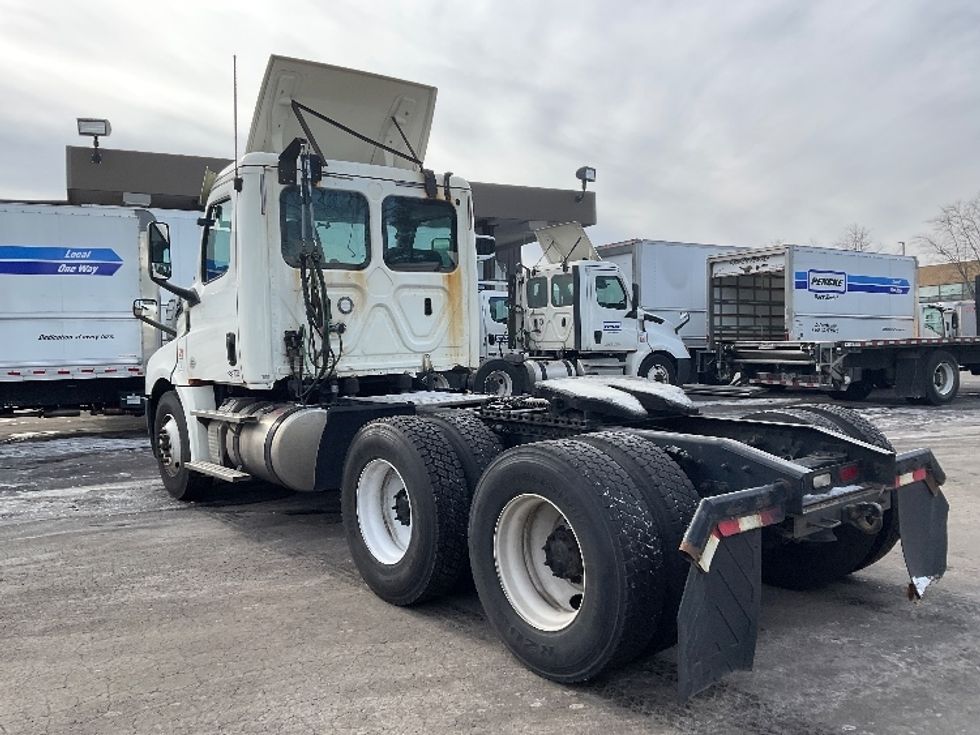 Day Cab Tractor-Heavy Duty Tractors-Freightliner-2019-T12664ST-Capitol Heights-MD-402,772\n\t\tmiles-$ 39,750 - Image 7