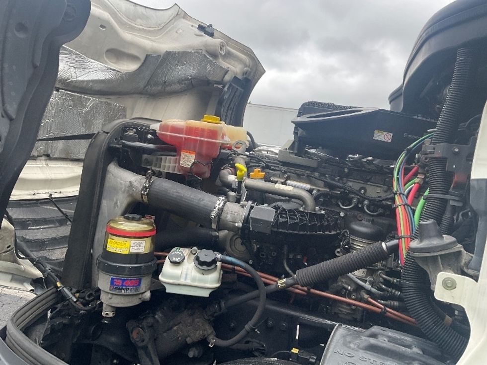 Day Cab Tractor-Heavy Duty Tractors-Freightliner-2019-T12664ST-Capitol Heights-MD-404,250\n\t\tmiles-$ 36,000 - Image 16