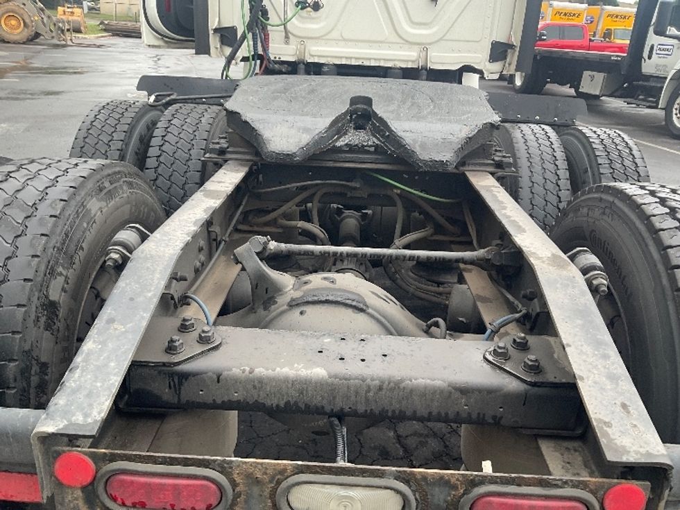 Day Cab Tractor-Heavy Duty Tractors-Freightliner-2019-T12664ST-Capitol Heights-MD-404,250\n\t\tmiles-$ 36,000 - Image 6