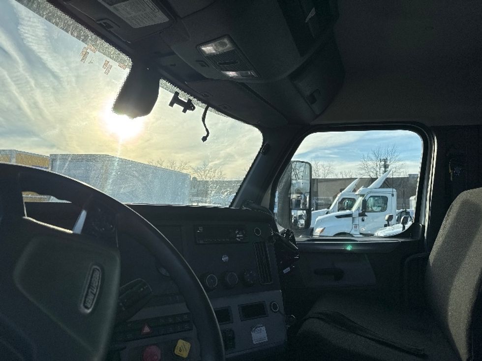 2019 Freightliner Cascadia 126" Day cab photo 10
