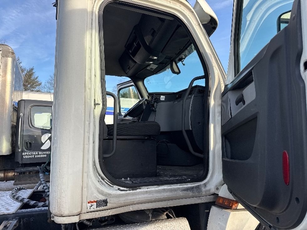 2019 Freightliner Cascadia 126" Day cab photo 12