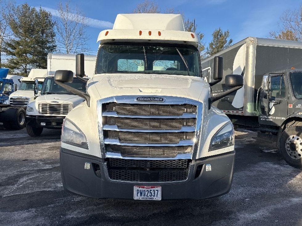 2019 Freightliner Cascadia 126" Day cab photo 2