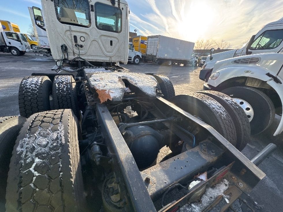 2019 Freightliner Cascadia 126" Day cab photo 6