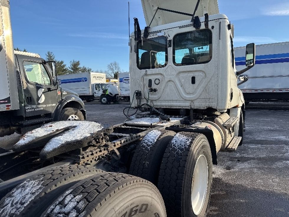 2019 Freightliner Cascadia 126" Day cab photo 7